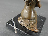 Bronzen moeder met kind op marmeren basement - afbeelding 4 van  5