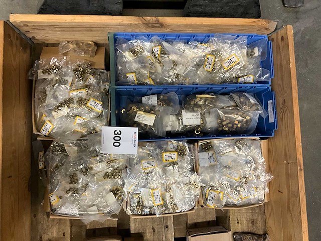 Bronzen moeren - afbeelding 1 van  4