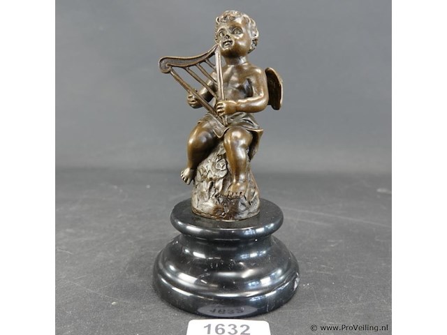 Bronzen putto op marmeren basement - afbeelding 1 van  5