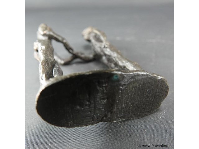Bronzen sculptuur getiteld "couple amoureux" waarschijnlijk van astrid veldhuyzen-koppen - afbeelding 5 van  5
