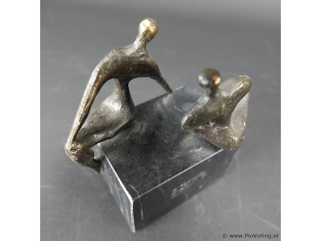 Bronzen sculptuur op maremeren basement - afbeelding 4 van  5