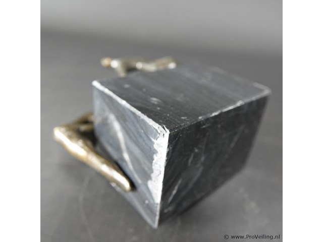 Bronzen sculptuur op maremeren basement - afbeelding 5 van  5