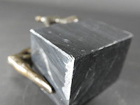 Bronzen sculptuur op maremeren basement - afbeelding 5 van  5