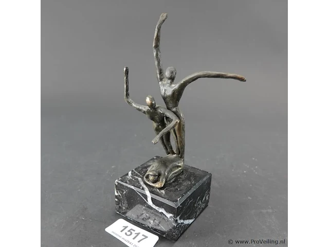 Bronzen sculptuur op marmeren basement - afbeelding 1 van  5