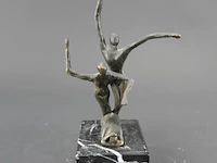 Bronzen sculptuur op marmeren basement - afbeelding 2 van  5