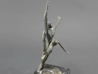 Bronzen sculptuur op marmeren basement - afbeelding 3 van  5