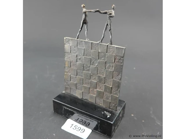 Bronzen sculptuur op marmeren basement - afbeelding 1 van  5