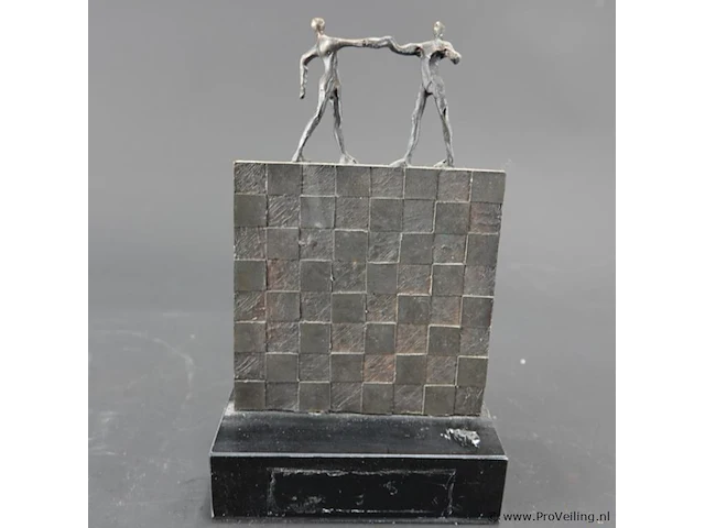 Bronzen sculptuur op marmeren basement - afbeelding 2 van  5