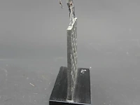 Bronzen sculptuur op marmeren basement - afbeelding 3 van  5