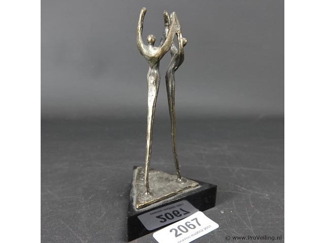 Bronzen sculptuur op stenen basement - afbeelding 1 van  5