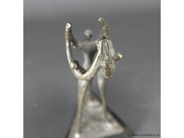 Bronzen sculptuur op stenen basement - afbeelding 3 van  5