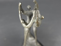 Bronzen sculptuur op stenen basement - afbeelding 3 van  5