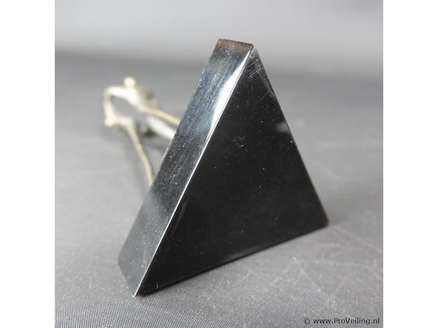 Bronzen sculptuur op stenen basement - afbeelding 5 van  5