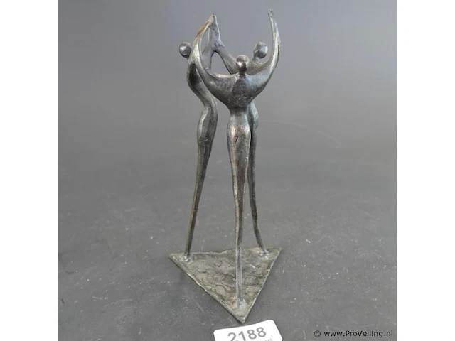 Bronzen sculptuur "samenwerking op niveau" van de nederlandse kunstenares corry ammerlaan-van niekerk - afbeelding 1 van  5