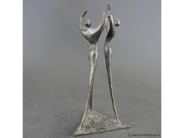 Bronzen sculptuur "samenwerking op niveau" van de nederlandse kunstenares corry ammerlaan-van niekerk - afbeelding 2 van  5