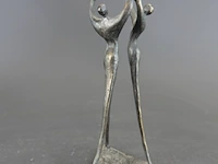 Bronzen sculptuur "samenwerking op niveau" van de nederlandse kunstenares corry ammerlaan-van niekerk - afbeelding 2 van  5