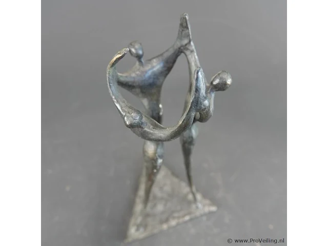 Bronzen sculptuur "samenwerking op niveau" van de nederlandse kunstenares corry ammerlaan-van niekerk - afbeelding 3 van  5
