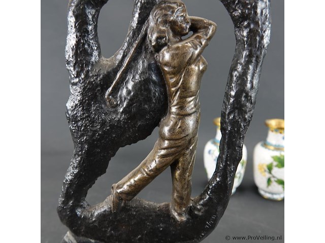 Bronzen sculptuur van een golfster op een marmeren voetstuk - afbeelding 3 van  5