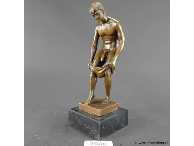 Bronzen sculptuur van een mannelijk naakt - afbeelding 1 van  6