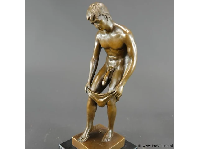 Bronzen sculptuur van een mannelijk naakt - afbeelding 2 van  6