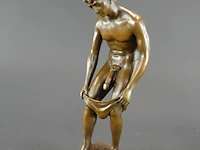 Bronzen sculptuur van een mannelijk naakt - afbeelding 2 van  6