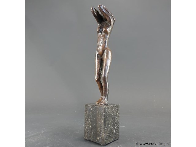 Bronzen sculptuurvrouw op marmeren basement - afbeelding 3 van  5