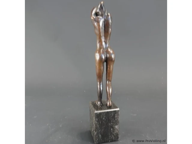 Bronzen sculptuurvrouw op marmeren basement - afbeelding 4 van  5