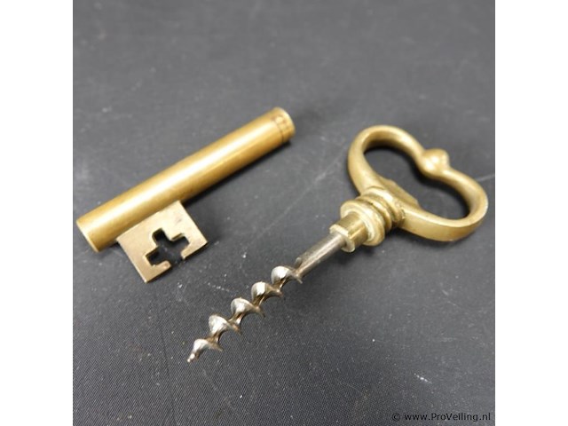 Bronzen sleutel als kurkentrekker - afbeelding 2 van  5