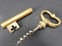 Bronzen sleutel als kurkentrekker - afbeelding 2 van  5