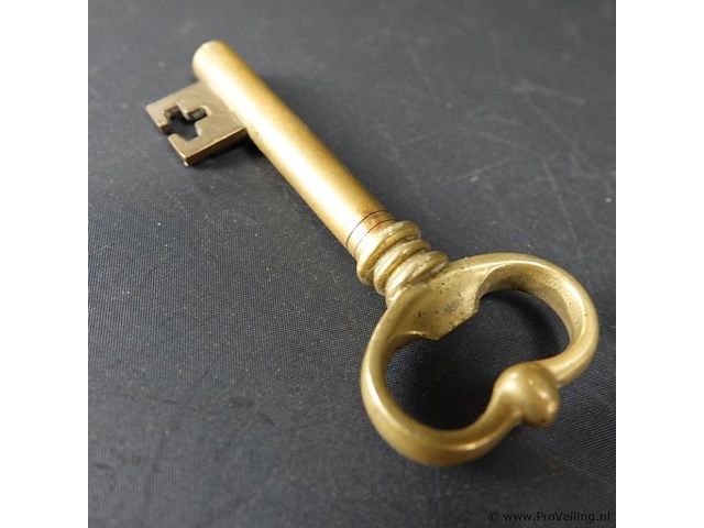 Bronzen sleutel als kurkentrekker - afbeelding 3 van  5