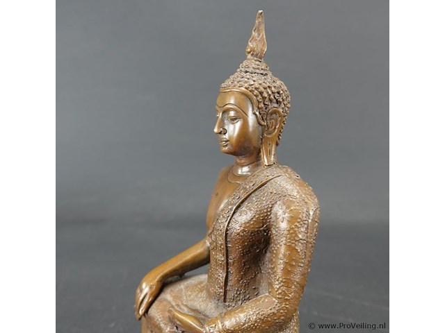 Bronzen thaise boeddha in de bhumisparsha mudra-houding - afbeelding 3 van  5