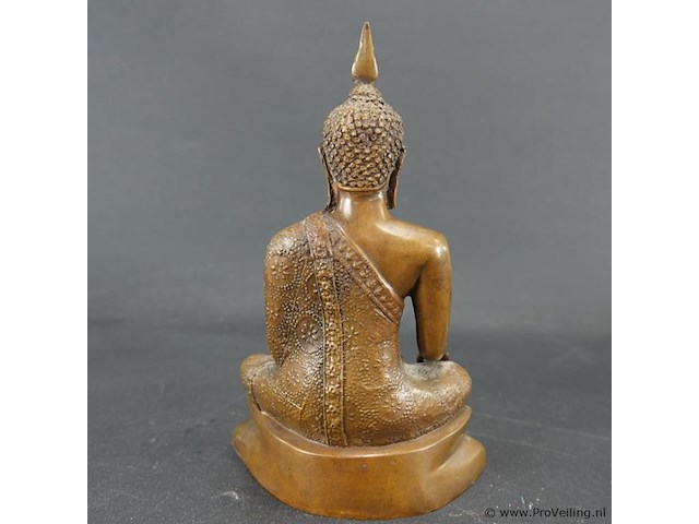 Bronzen thaise boeddha in de bhumisparsha mudra-houding - afbeelding 4 van  5