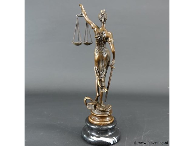 Bronzen vrouwe justitia op marmeren basement - afbeelding 4 van  5