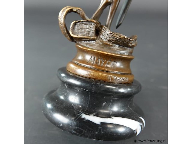 Bronzen vrouwe justitia op marmeren basement - afbeelding 5 van  5