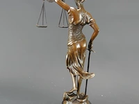 Bronzen vrouwe justitia - afbeelding 3 van  5