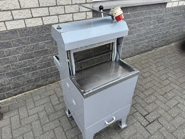 Broodsnijmachine - afbeelding 1 van  3