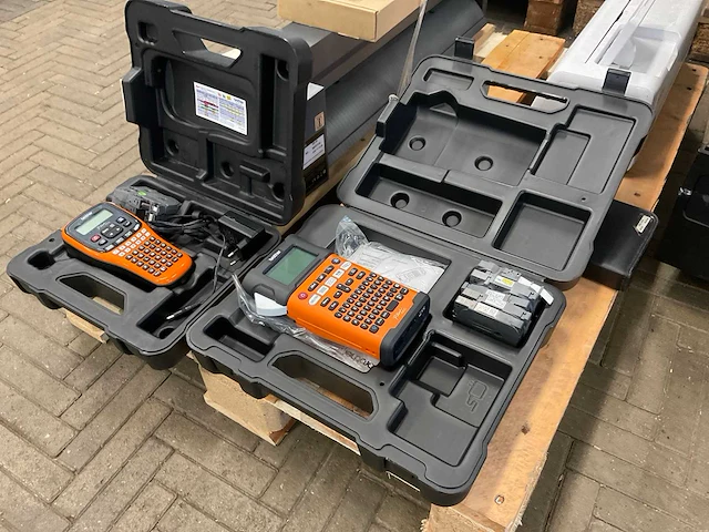 Brother e100/e300 labelprinter (2x) - afbeelding 1 van  6