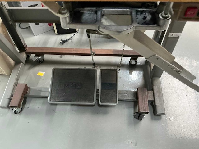 Brother ef4-b531 lockmachine - afbeelding 4 van  9