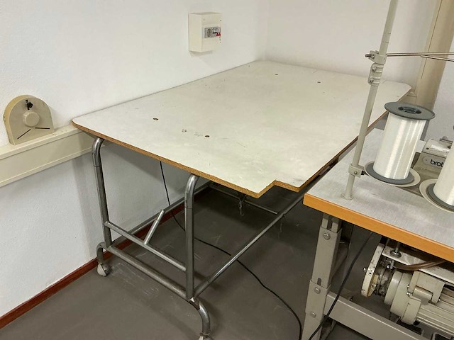 Brother ef4-n11 naaimachine / werkstation - afbeelding 3 van  10