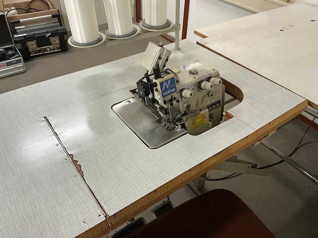 Brother ef4-n11 naaimachine / werkstation - afbeelding 5 van  10