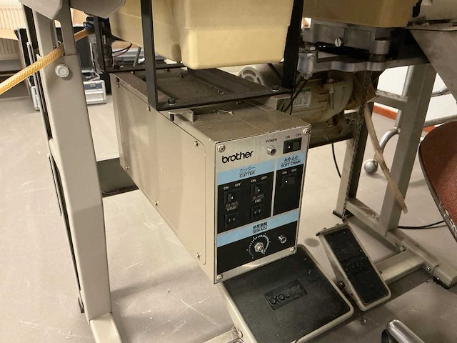 Brother ef4-n11 naaimachine / werkstation - afbeelding 8 van  10