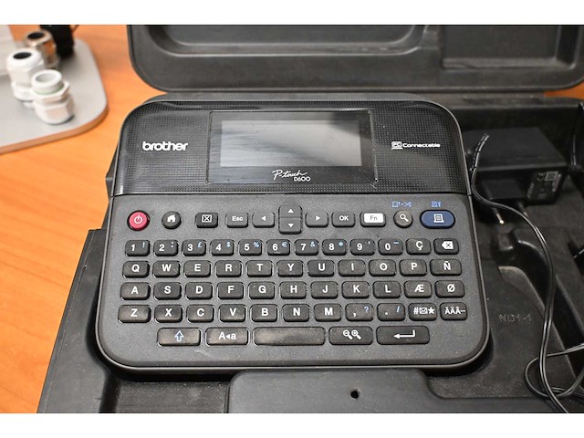 Brother p-touch d600 labelprinter - afbeelding 1 van  3