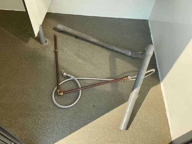 Brouwer - 380v mobiele nooddouchecabine - sanitairunit - afbeelding 26 van  54