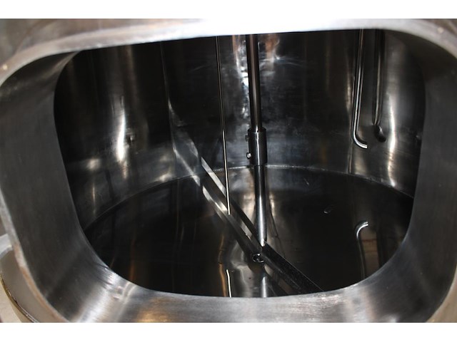 Brouwhuis labu brau three-vessel-brewhouse brewing block 5/10 hl bestaande uit kookketel, filterkuip en een... onderdeel van combinatiekavel complete mini brouwerijopstelling bestaande uit brouwhuis, 8 gistingstanks (deels gevuld), bottellijn, pompen, warmtewisselaar, natte lijn etiketteermachine en chiller - afbeelding 4 van  9