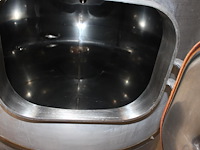 Brouwhuis labu brau three-vessel-brewhouse brewing block 5/10 hl bestaande uit kookketel, filterkuip en een... onderdeel van combinatiekavel complete mini brouwerijopstelling bestaande uit brouwhuis, 8 gistingstanks (deels gevuld), bottellijn, pompen, warmtewisselaar, natte lijn etiketteermachine en chiller - afbeelding 5 van  9