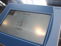 Brouwhuis labu brau three-vessel-brewhouse brewing block 5/10 hl bestaande uit kookketel, filterkuip en een... onderdeel van combinatiekavel complete mini brouwerijopstelling bestaande uit brouwhuis, 8 gistingstanks (deels gevuld), bottellijn, pompen, warmtewisselaar, natte lijn etiketteermachine en chiller - afbeelding 9 van  9