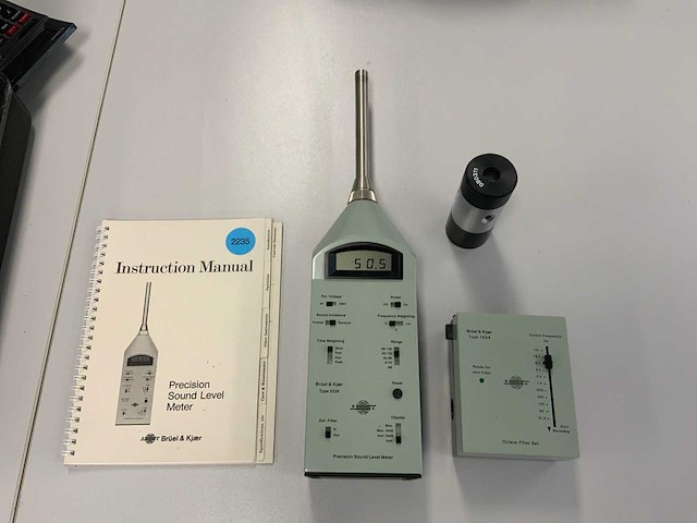 Brüel & kjaer 2235 precisie sound level meter inclusief diverse accessoires - afbeelding 1 van  8