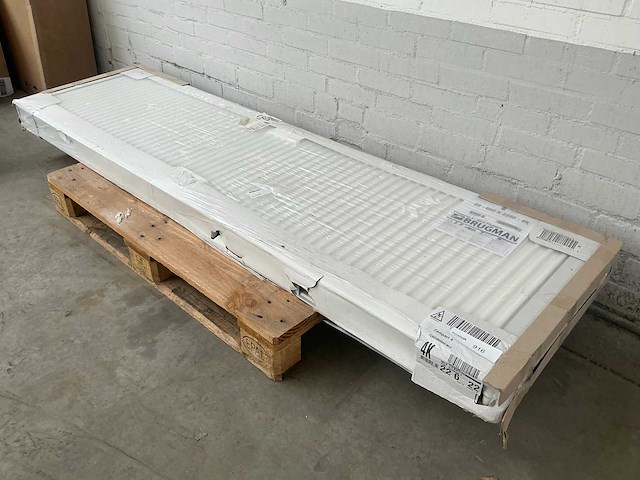 Brugman compact 4 - new fixation radiator (60x220 cm) - afbeelding 1 van  1