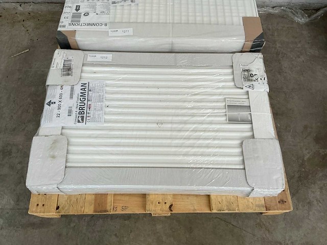 Brugman compact 4 - new fixation radiator 90x60cm - afbeelding 1 van  2