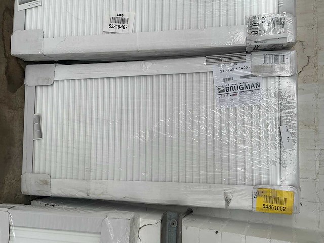 Brugman compact 4 new fixation 21-700x1400 radiator - afbeelding 1 van  1